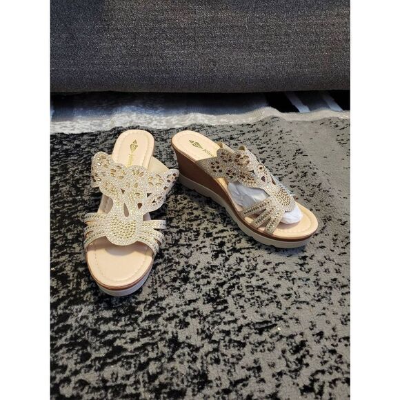 NWT Jolimall cream rhinestone covered wedges - Picture 1 of 8